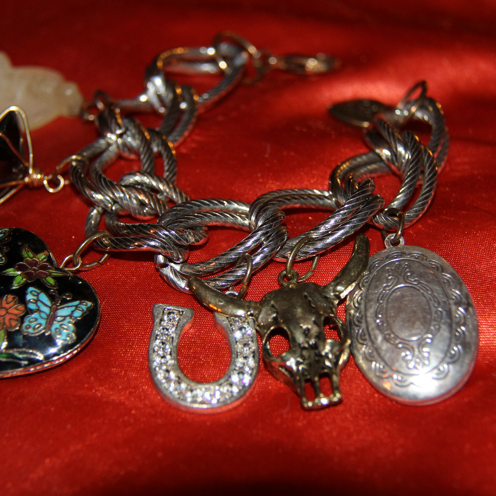 BETSEY JOHNSON Vintage BRACELET BOHO INDIE SKULL B19 butterfly charm heart new - Picture 4 of 8